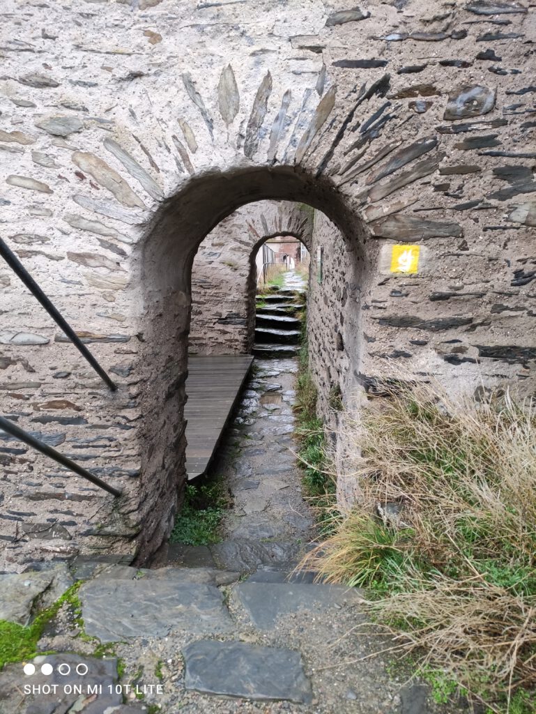 Spannende L´Klettertour bei der Stadtmauerwanderung Oberwesel