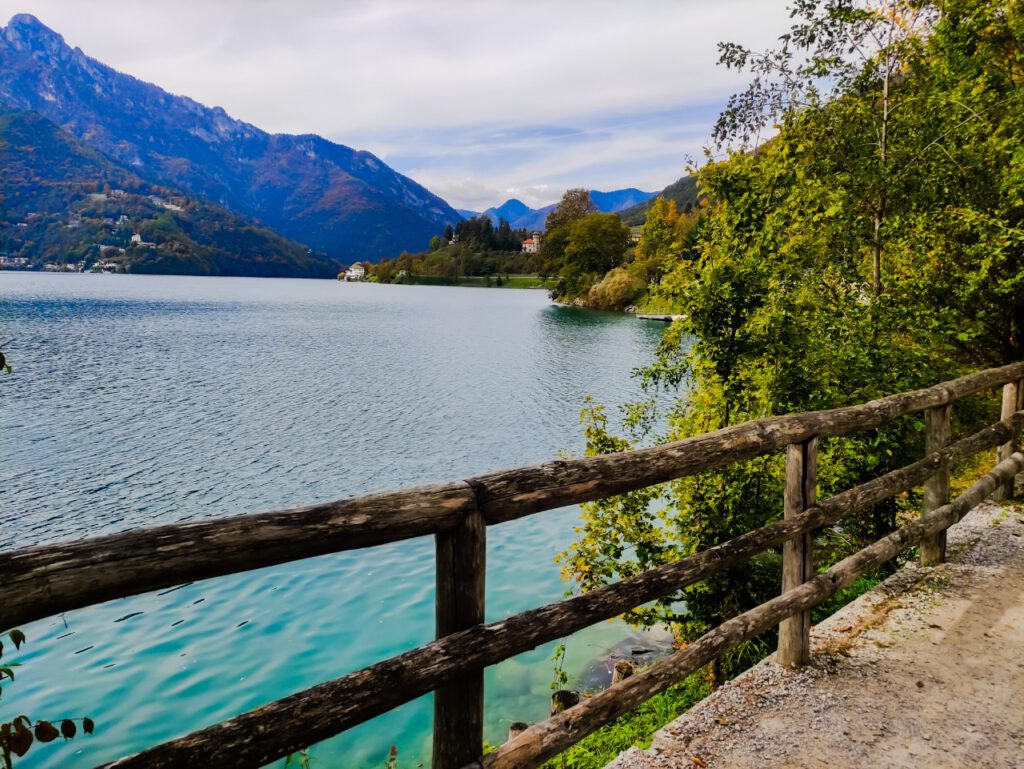 Wanderweg-am-Ledrosee-Rundweg