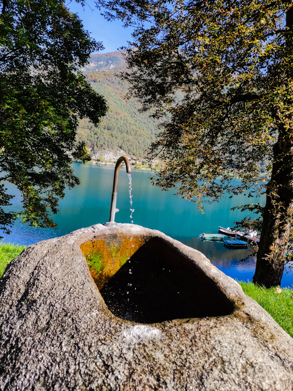 Wanderung-um-den-Ledrosee-Brunnen