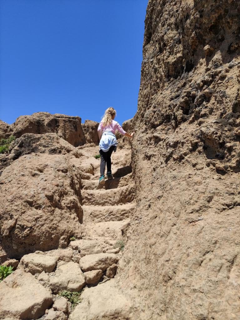 Die letzten Stufen zum Roque Nublo